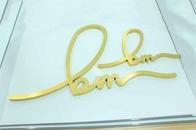 淺談鈦金字與不銹鋼發光字的區別 淺談鈦金字與不銹鋼發光字的區別