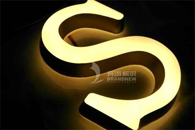 淺談迷你字與樹脂字的區別 淺談迷你字與樹脂字的區別